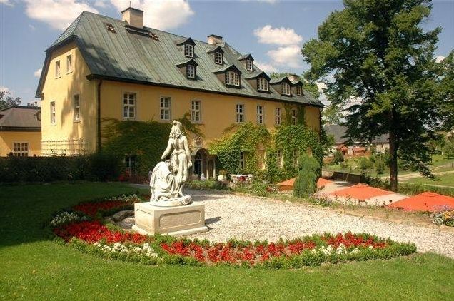 Wroclaw: Giant Mountains & Valley of Palaces Day Tour - Siedlecin Tower House and its Arthurian paintings