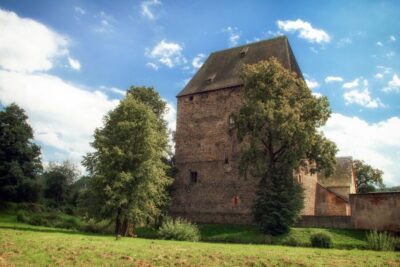 Wroclaw: Giant Mountains & Valley of Palaces Day Tour
