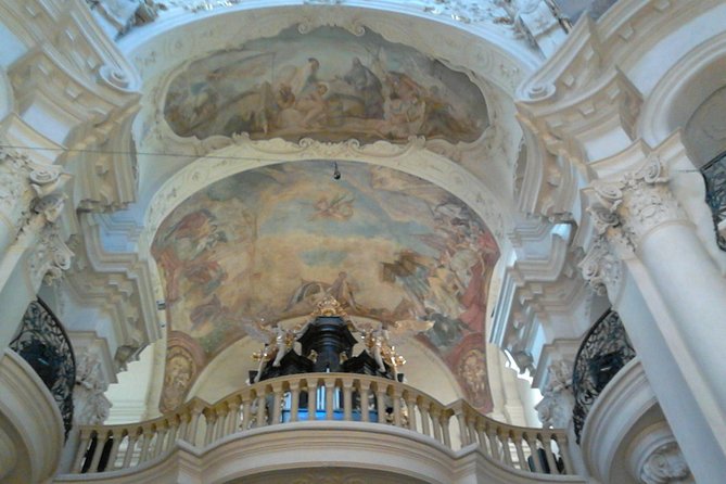 Your own guide for Old Town Highlights and Secrets Tour - What the guide adds to the experience